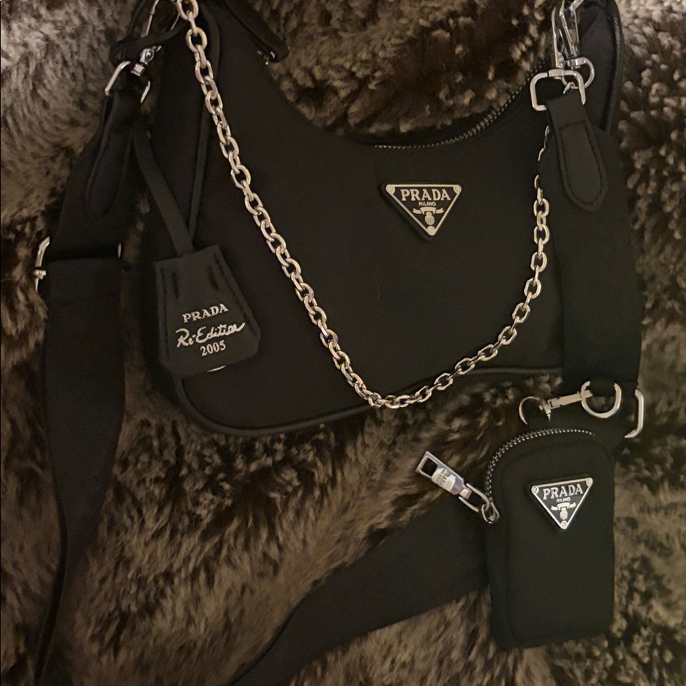 Prada logo Black Nylon Shoulder Bag with Accessories - Picture 4 of 12